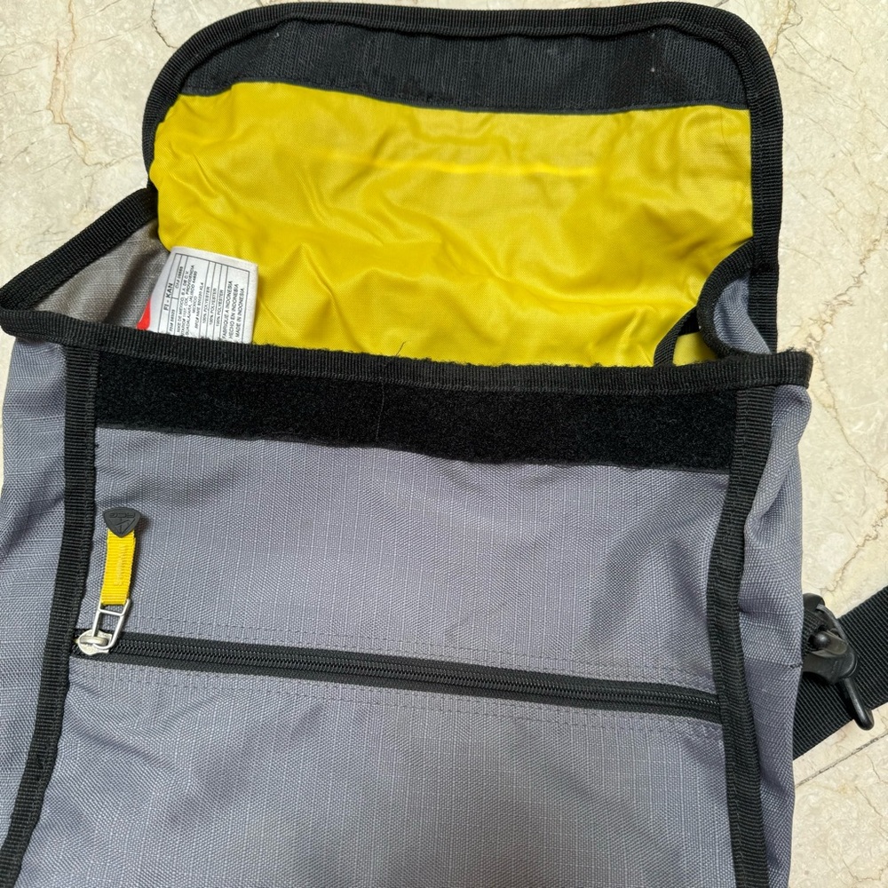 Nike Messenger Bag - Picture 7 of 9